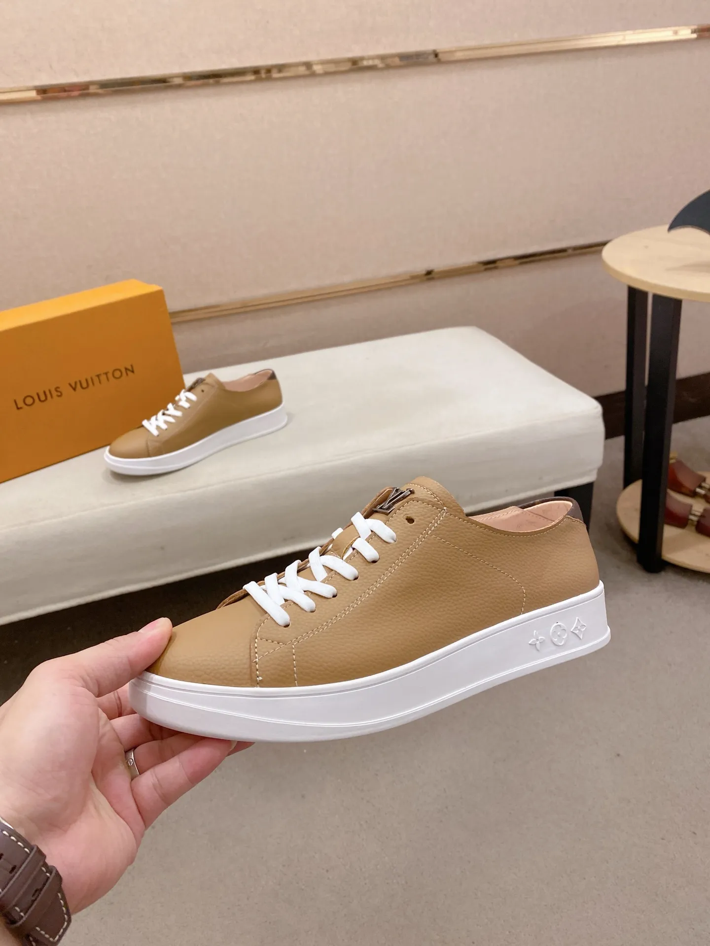 Men's shoes💰 440💰louis vuitton (Louis Vuitton/lv) top 🔍🔍 new models are on sale at the same time at the counter. The upper 🇮🇹 is imported from Italy first-layer cowhide, and the lining is fully imported sheepskin 💪💪, completely 1⃣️ to 1 ⃣️Re-engraved🇮🇹💪💪, ⚠Sole: The original sole is specially provided by the original factory, the exclusive movable molded sole is super comfortable, ⚠The original factory follows the order, 🔍🔍high quality, you can enter and exit the counter at will, welcome to compare⚠. Code number:38-44